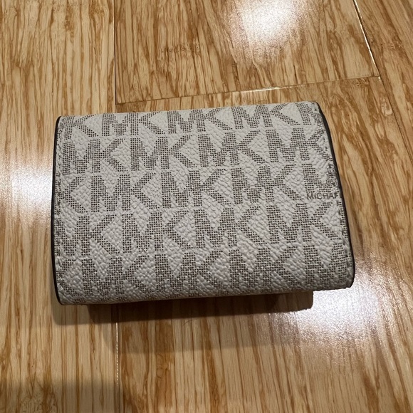 MICHAEL KORS COIN PURSE - Picture 4 of 7